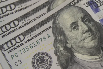 Dólar cai para R$ 5,46 com alívio nas tensões entre EUA e China