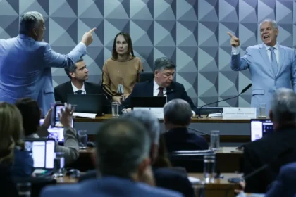 Ex-presidente do INSS se nega a responder perguntas de relator da CPI 
