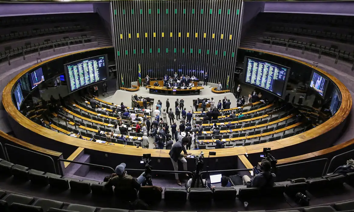 Câmara aprova urgências para votação de projetos com foco em educação