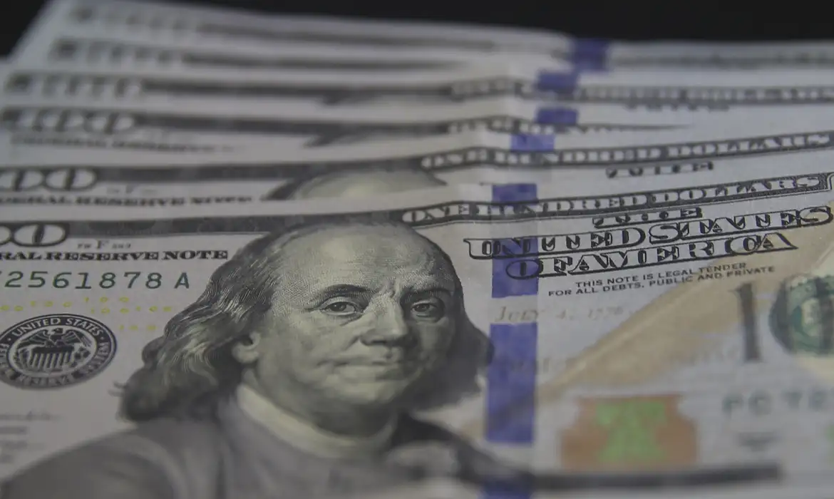 Dólar fecha abaixo de R$ 5,40 pela primeira vez em 11 dias