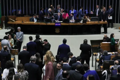 Câmara aprova urgência para votar projeto que cria bancada cristã