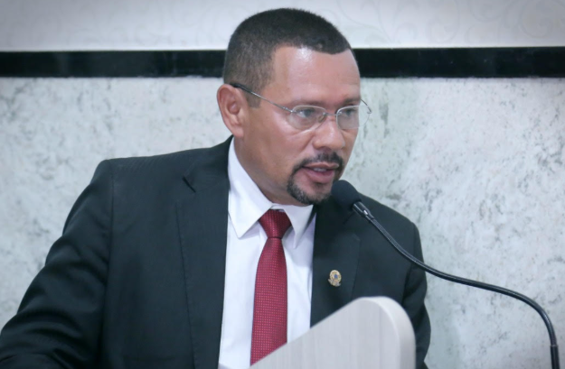 Vereador Wilson Bernardes e prefeito Airton Martins garantem o Natal Luz na Barra dos Coqueiros