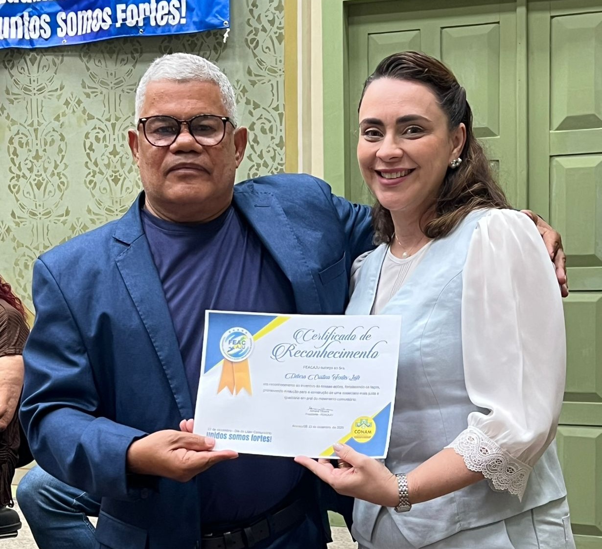 Débora Leite é homenageada pela FEACAJU em evento de celebração aos líderes comunitários