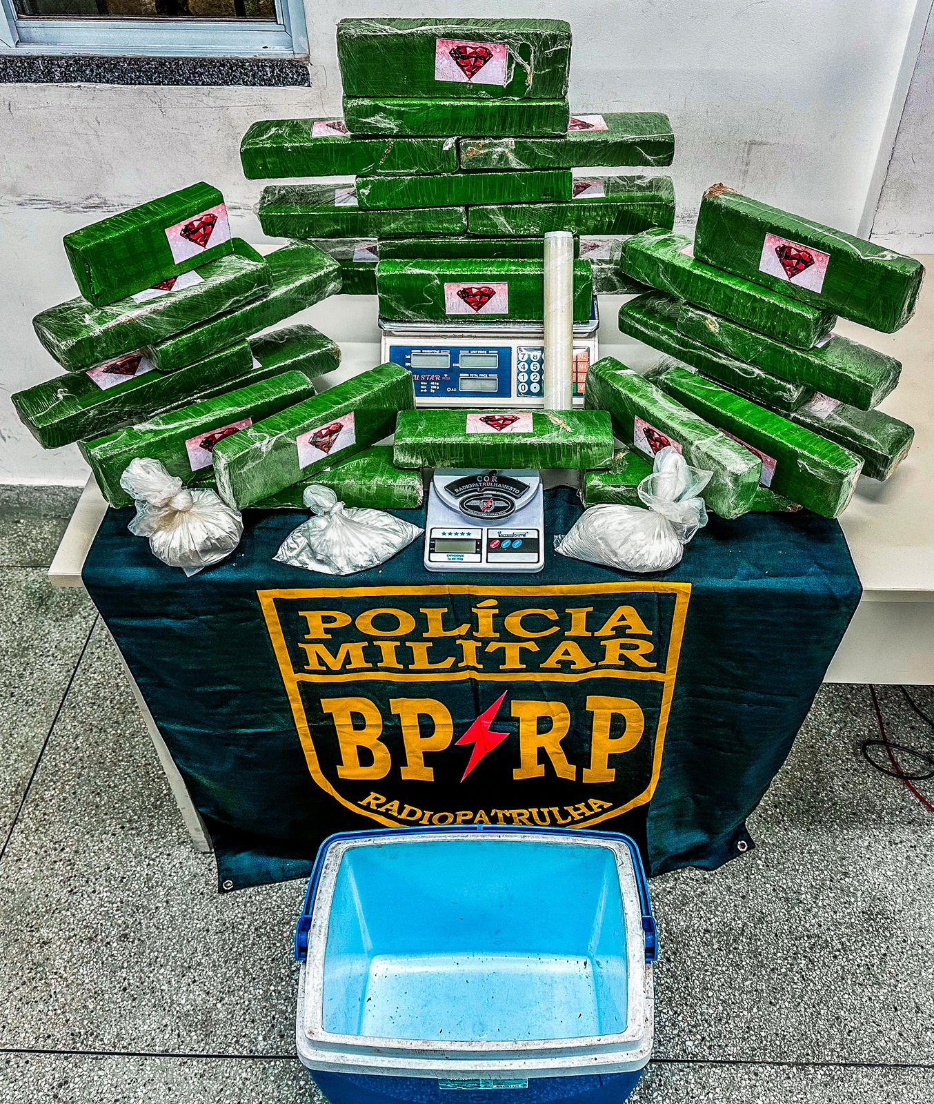 RADIOPATRULHA APREENDE MAIS DE 25 KG DE DROGAS EM DEPÓSITO NO BAIRRO AMÉRICA