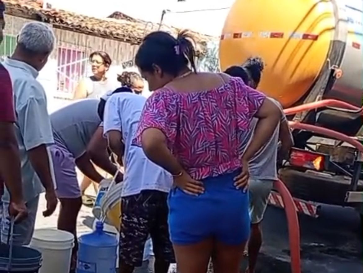 Moradores do Japãozinho protestam contra falta de água e cobrança indevida