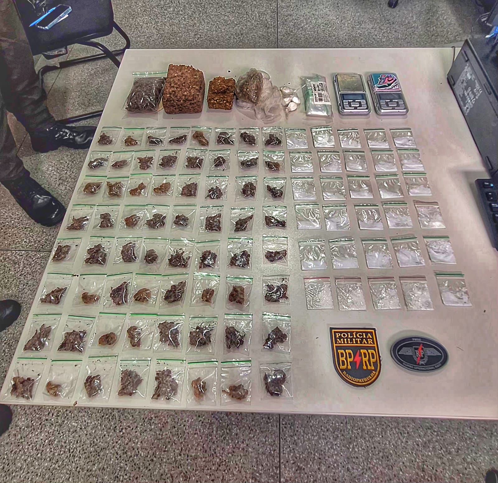 POLÍCIA MILITAR APREENDE DROGAS E MATERIAL PARA O TRÁFICO EM MARUIM