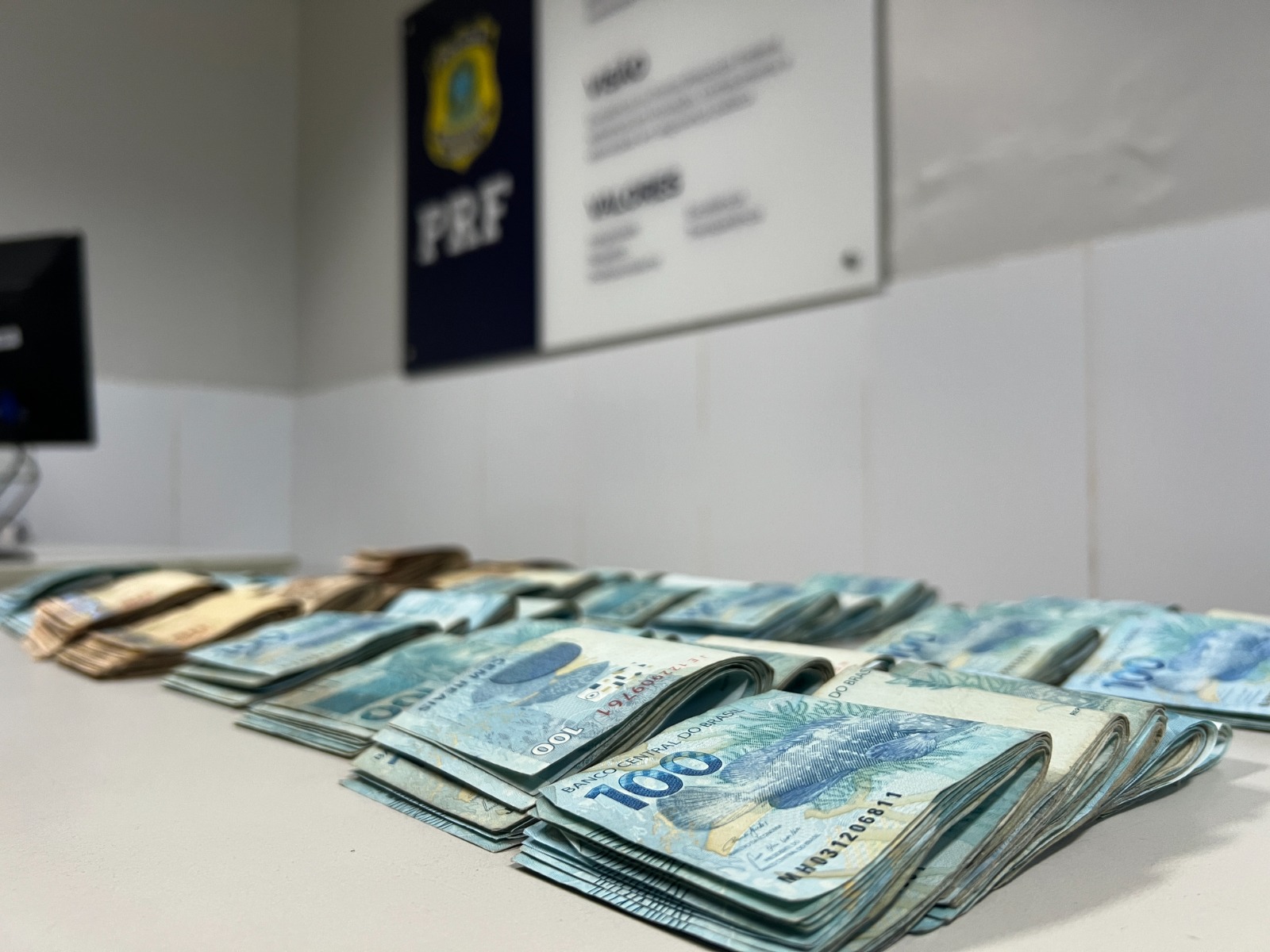 PRF apreende grande quantidade de dinheiro em espécie em Nossa Senhora do Socorro
