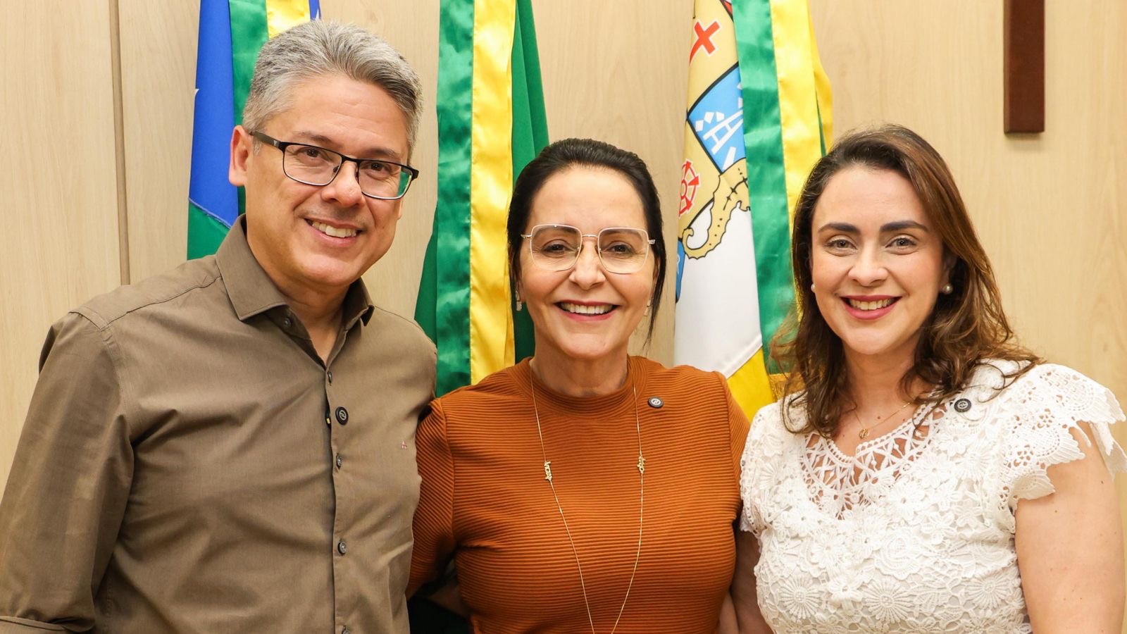 Ao lado da prefeita Emília, senador Alessandro anuncia R$ 22 milhões para a saúde em Aracaju