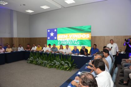 A convite de Fábio Mitidieri, André Moura participa de reunião com prefeitos aliados em Aracaju