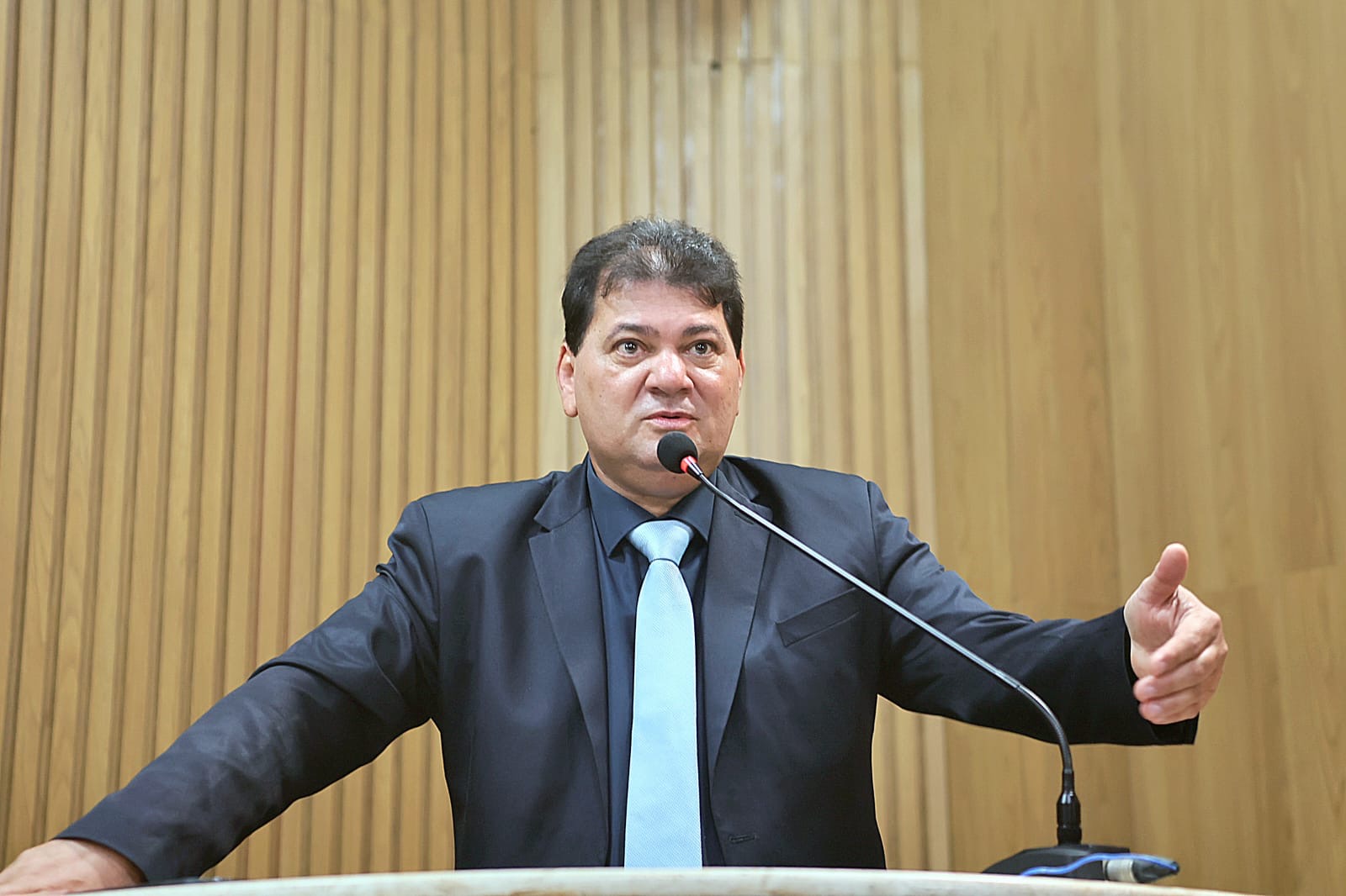 Reivindicação de Miltinho Dantas à Emsurb para solucionar problema de cobertura em bares do Mercado Central é atendida
