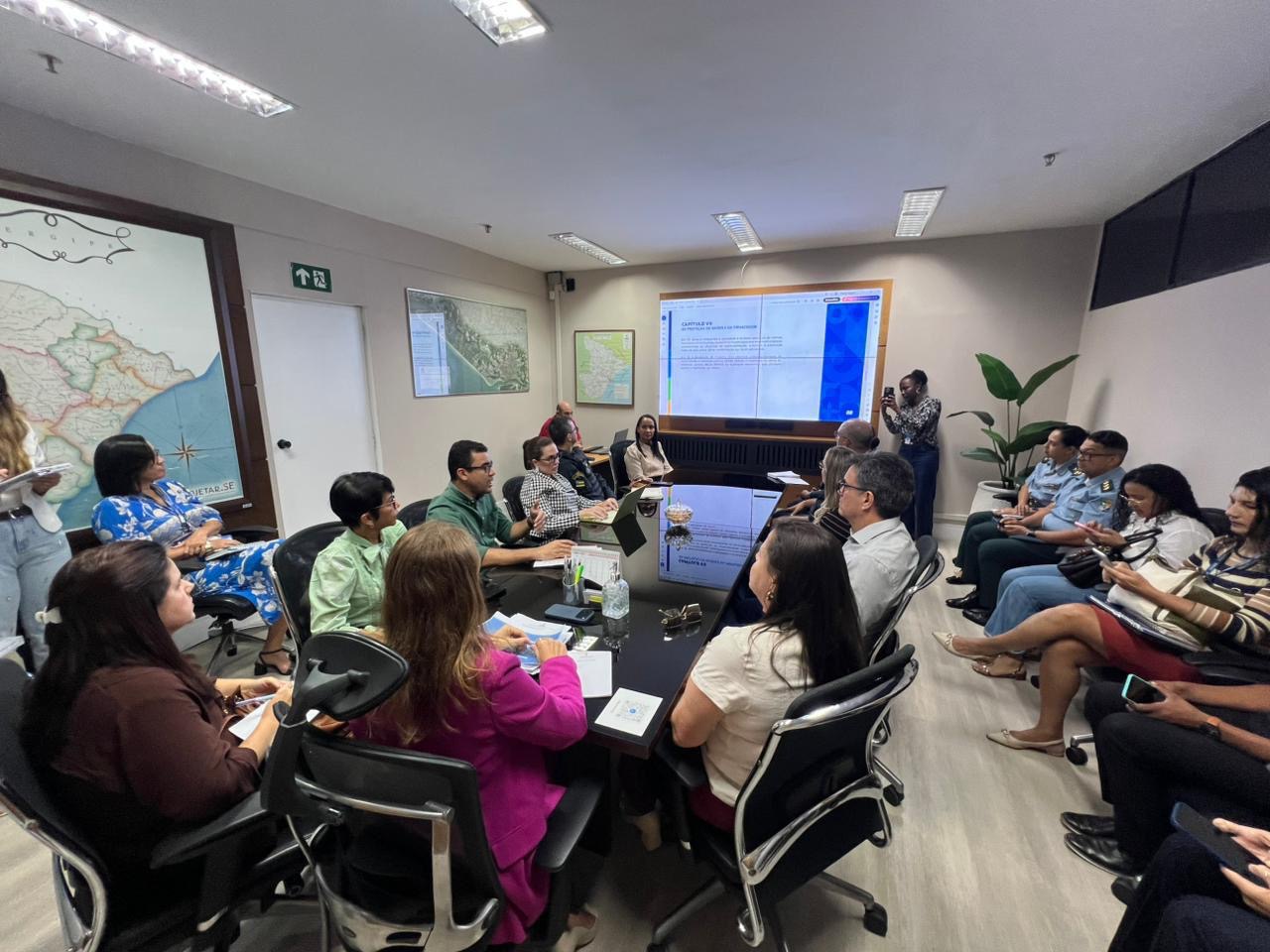 FAMES, MP/SE e TJ/SE promovem encontro com prefeitos sobre fortalecimento de políticas públicas para mulheres nos municípios sergipanos