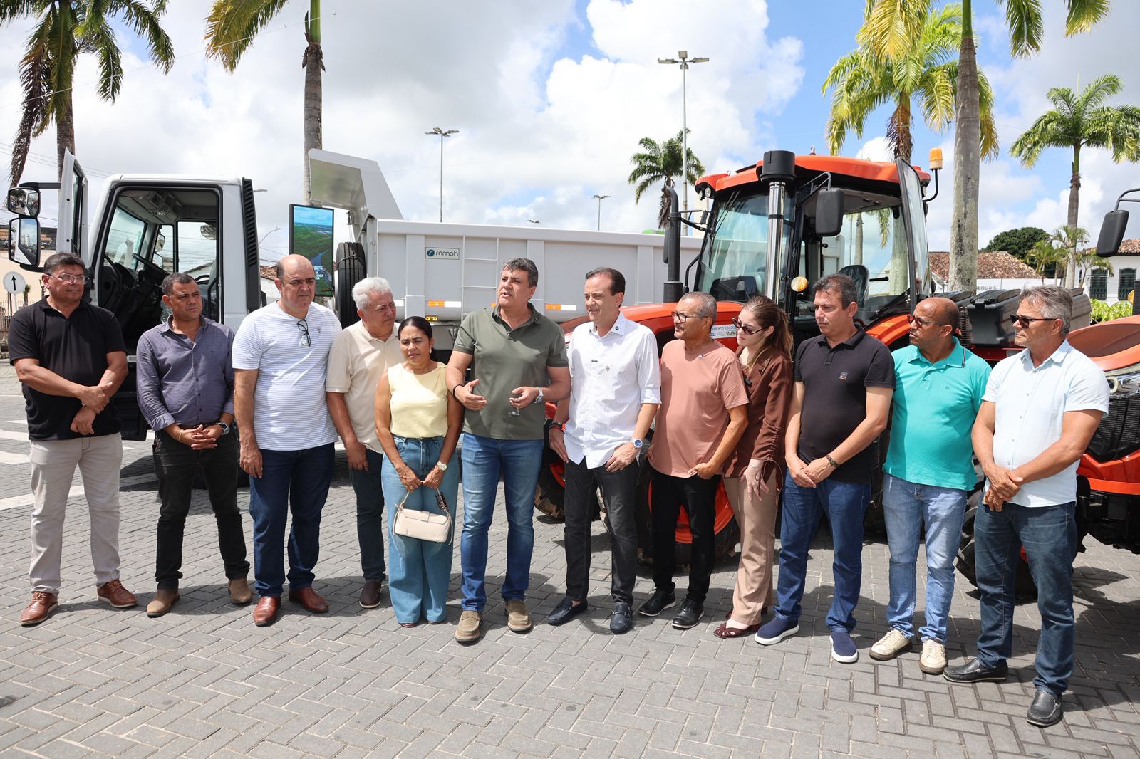 Estância recebe novos equipamentos para o setor agrícola e infraestrutura