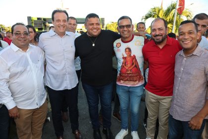 André Moura participa de celebração religiosa e cavalgada tradicional no interior de Sergipe