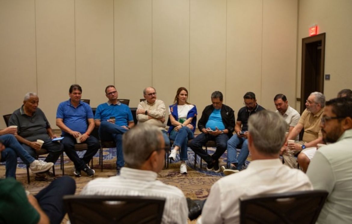 Presidente da FSF participa de reunião com Samir Xaud e dirigentes das federações em Orlando
