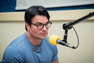 Pesquisa Instituto W1: André David lidera intenções de voto para a primeira vaga e desponta na perspectiva de vitória para o Senado