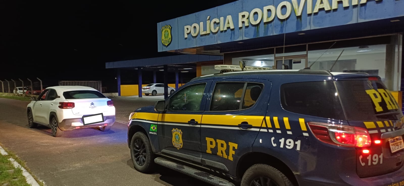 PRF apreende medicamentos e produtos importados em Cristinápolis