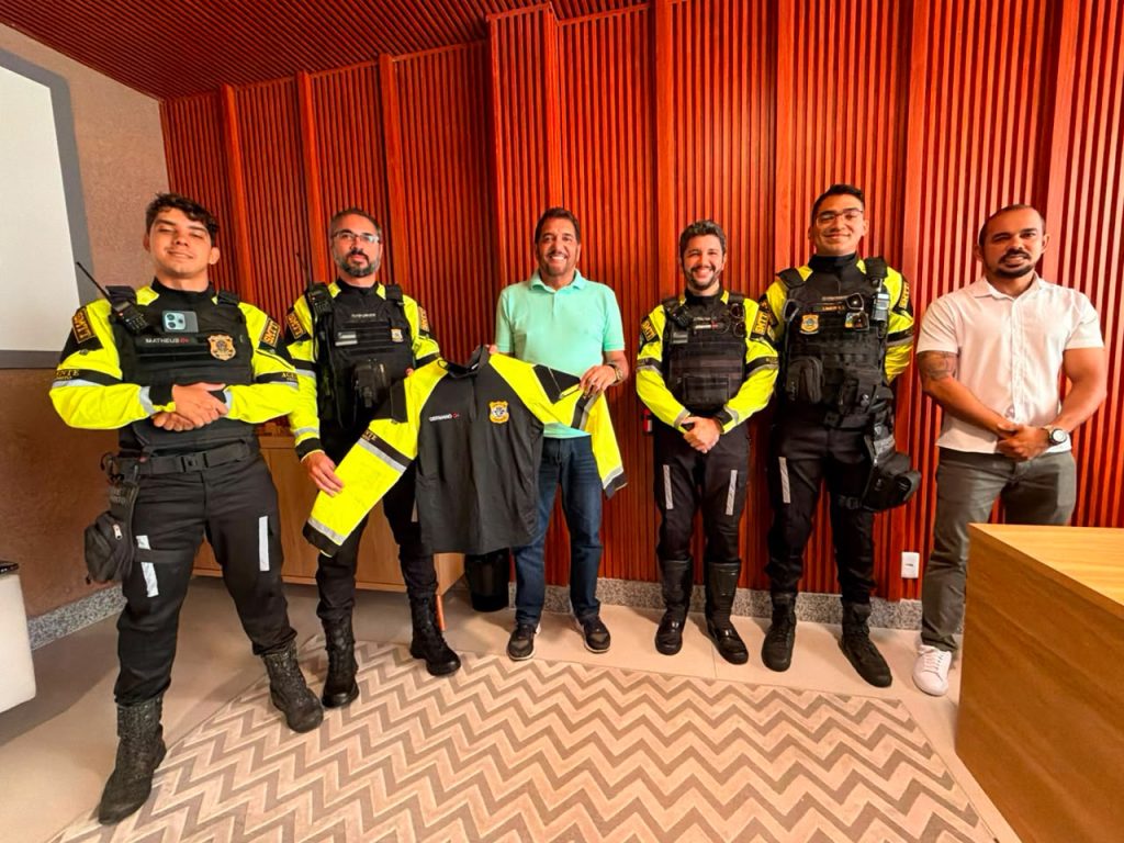 Barra dos Coqueiros entrega novos uniformes à SMTT e reforça segurança e identificação dos agentes de trânsito