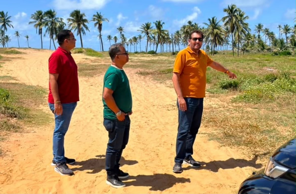 Prefeito Airton Martins autoriza estudos para novo acesso à praia e implantação de orla no Luar da Barra