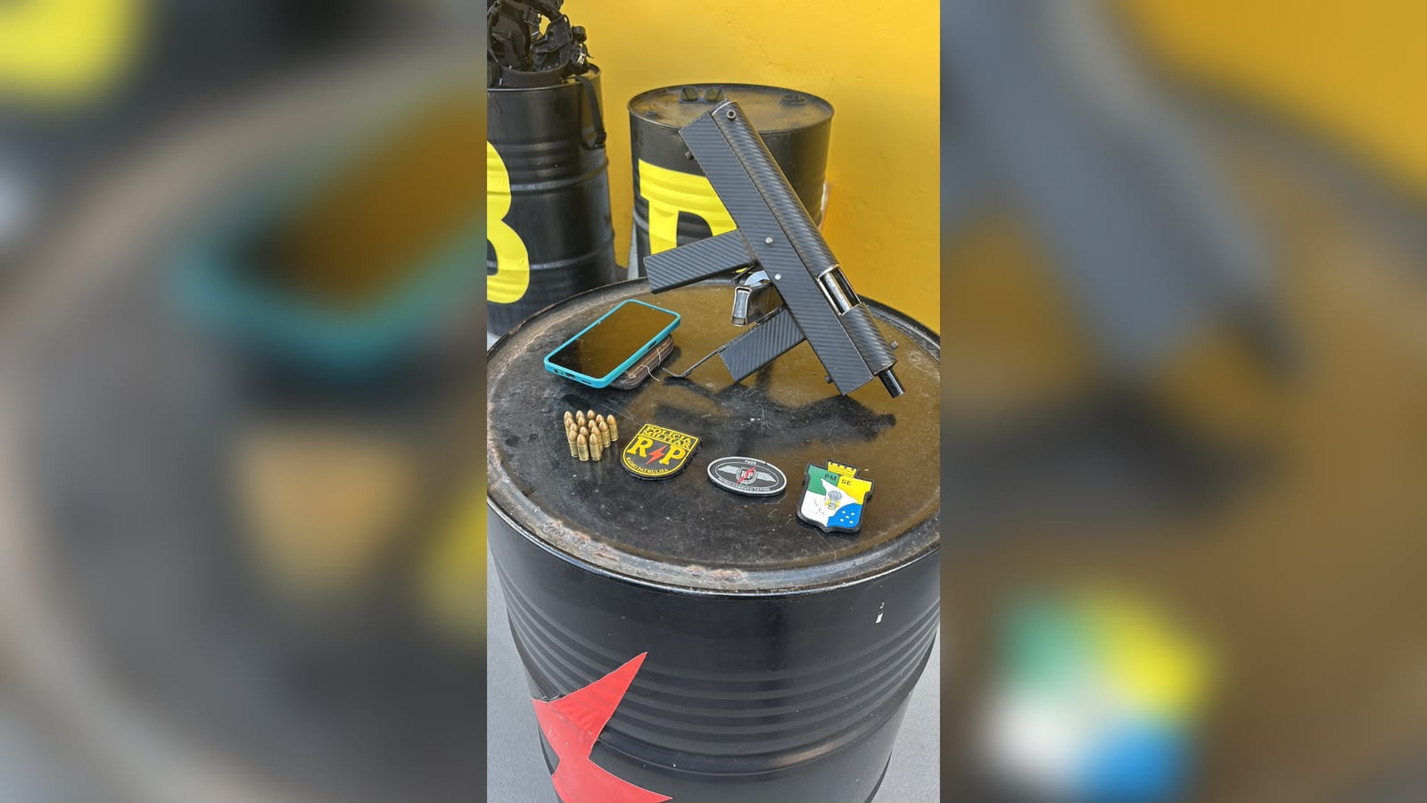 Radiopatrulha prende suspeito com submetralhadora e 16 munições no Porto Dantas, em Aracaju