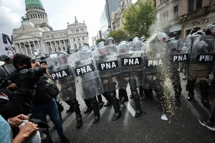 Ajuste de Milei reduz número de novos aposentados em 53% na Argentina