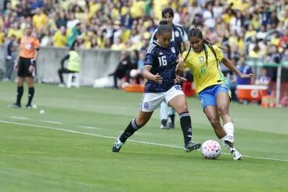 Após cortes, seleção feminina chega a Recife para encarar Argentina