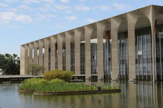 Brasileiras na Polônia procuram embaixada após ameaça de deputado