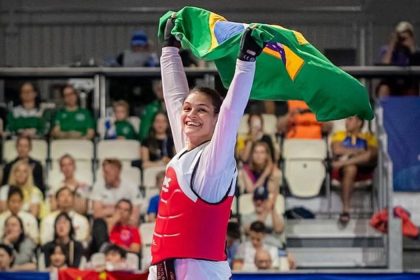Maria Clara Pacheco é campeã da 3ª etapa do Grand Prix, em Paris