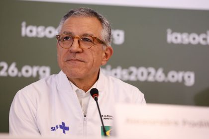 PF desmente Veja; Padilha aciona Justiça sobre fake news contra Lula