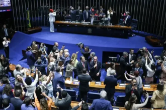 Senado aprova fim da escala 6×1 e redução da jornada de trabalho