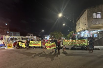 Moradores do Bairro Industrial protestam contra desapropriação de 13 imóveis para obra da Prefeitura de Aracaju