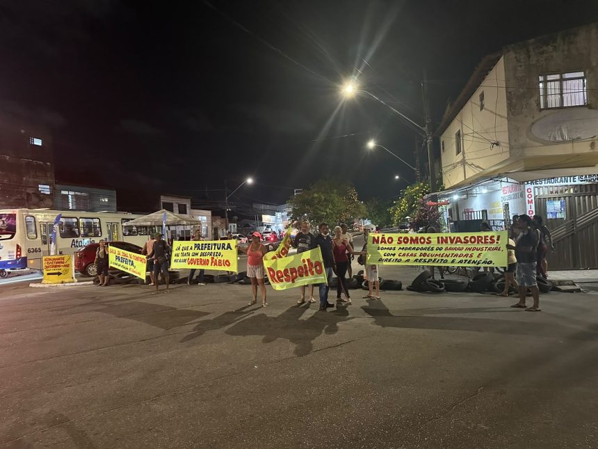 Moradores do Bairro Industrial protestam contra desapropriação de 13 imóveis para obra da Prefeitura de Aracaju
